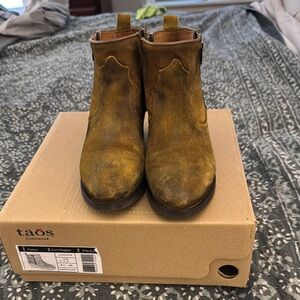 Taos Footwear PARTNER Ankle Boots in Curry NIB 7-7.5